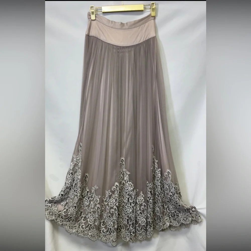 Carmen Mark Valvo beaded lace and mesh long skirt - Picture 3 of 13